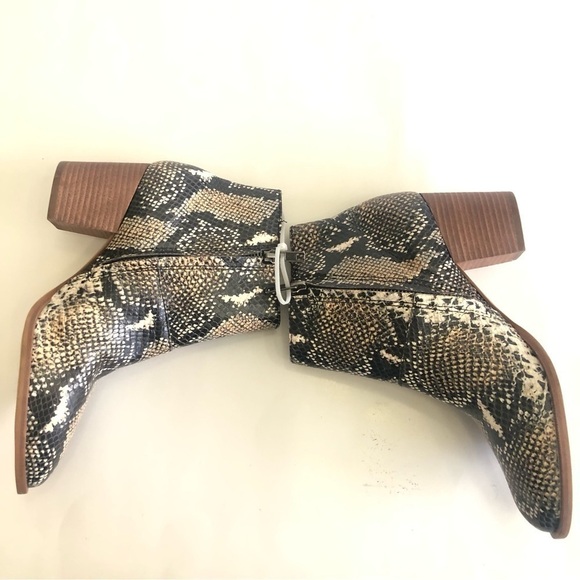 Madewell The Rosie in Snake Embossed Leather Stacked Heel Ankle Boot Size 7.5 - Picture 7 of 13